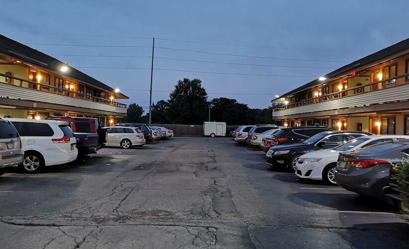 هتل American Value Inn