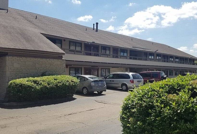 هتل American Value Inn