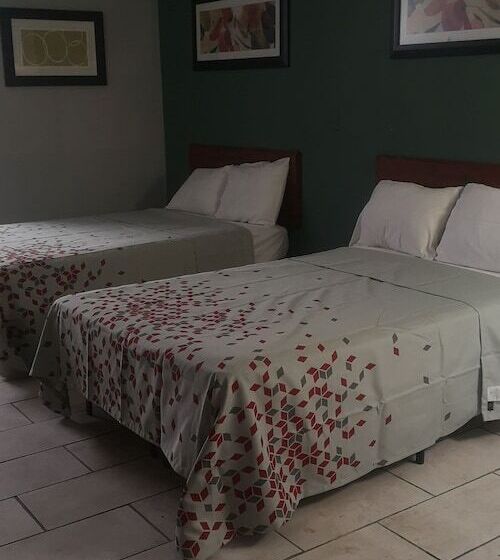 هتل American Value Inn