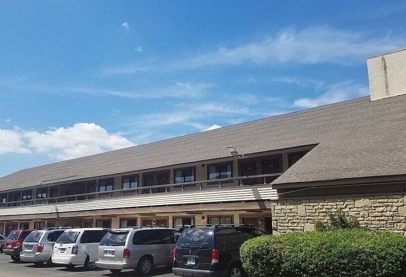 هتل American Value Inn