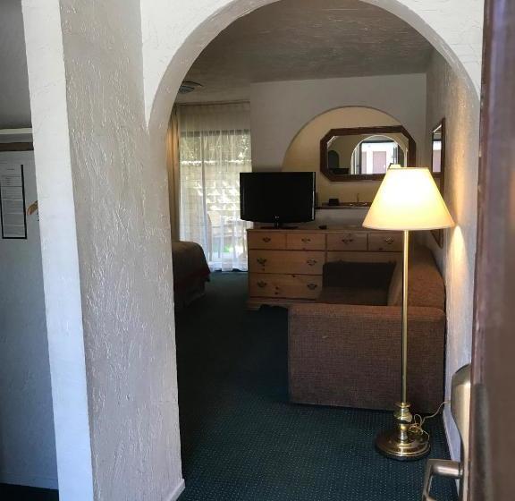 هتل Channel Islands Inn