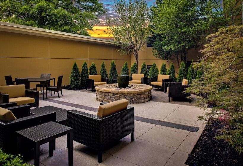 هتل Courtyard By Marriott Atlanta Buckhead