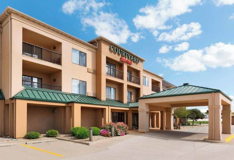 هتل Courtyard By Marriott Bloomington Normal