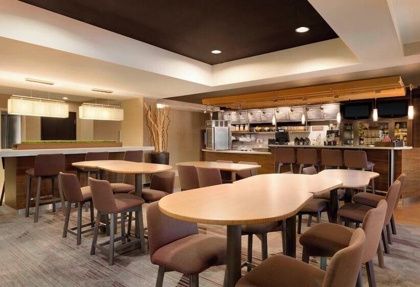 هتل Courtyard By Marriott Bloomington Normal