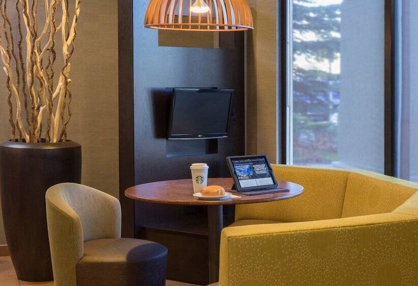 هتل Courtyard By Marriott Anchorage Airport