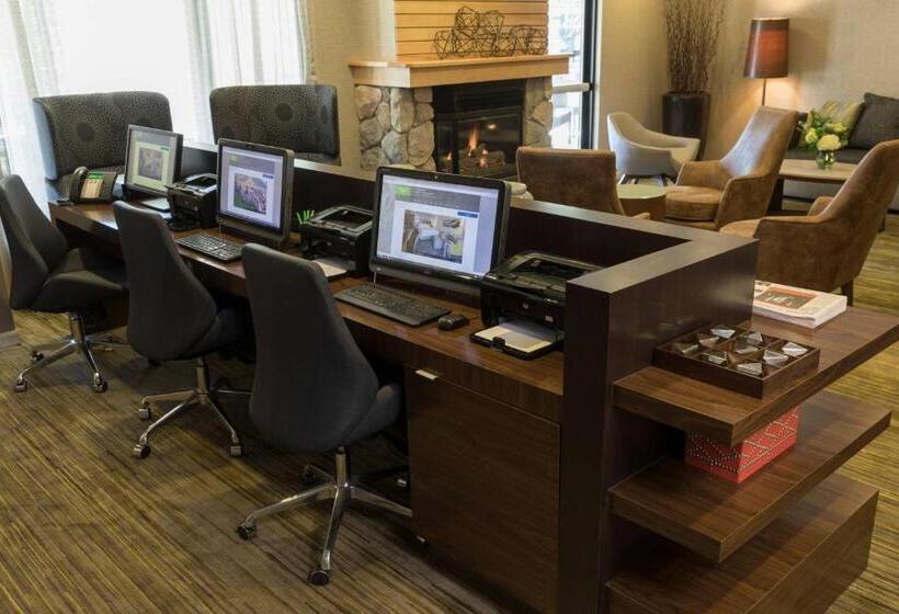 هتل Courtyard By Marriott Anchorage Airport