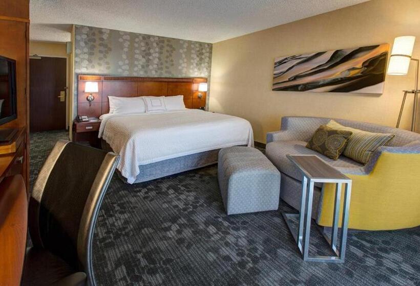 هتل Courtyard By Marriott Anchorage Airport