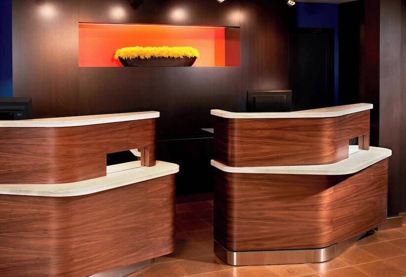 هتل Courtyard Cleveland Airport North