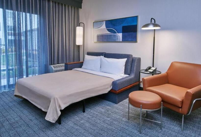 ホテル Courtyard By Marriott Detroit Livonia