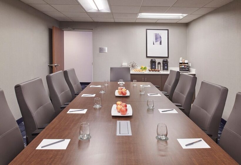 ホテル Courtyard By Marriott Detroit Livonia