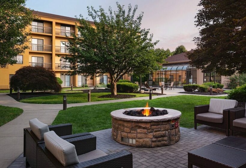 هتل Courtyard By Marriott Fishkill