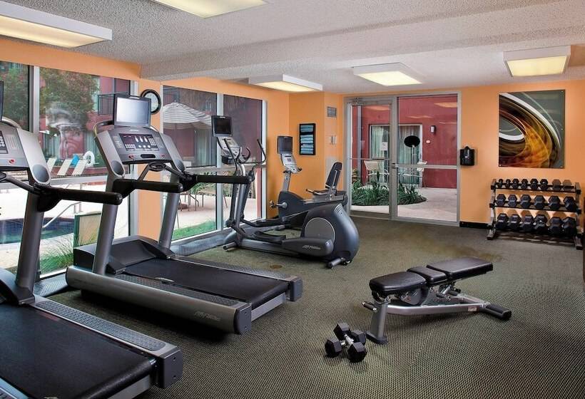 فندق Courtyard By Marriott New Orleans Warehouse Arts District