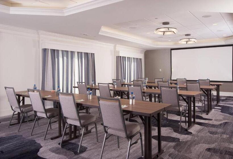 هتل Courtyard Charleston Waterfront