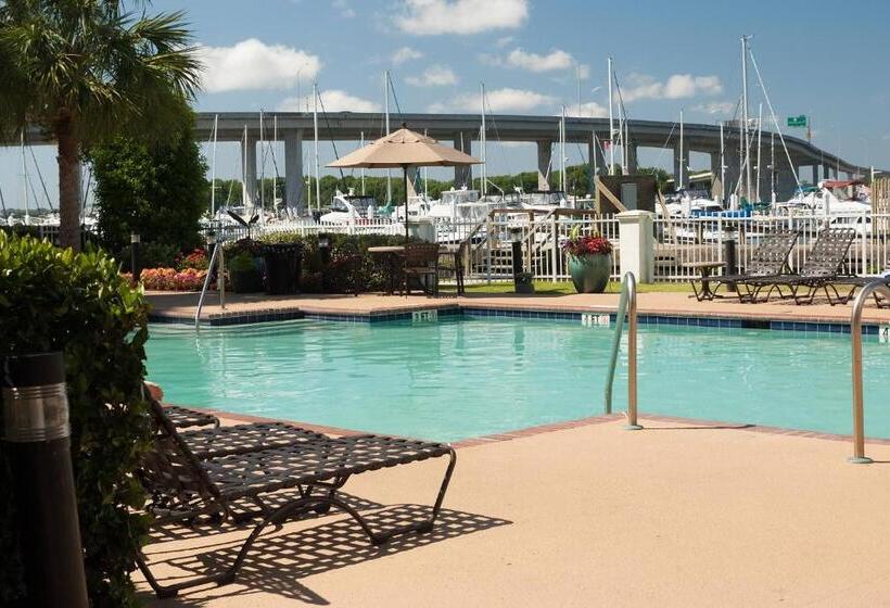 هتل Courtyard Charleston Waterfront
