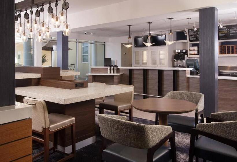 هتل Courtyard Charleston Waterfront