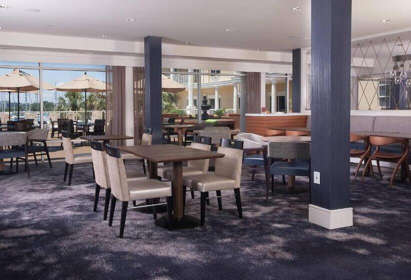 هتل Courtyard Charleston Waterfront