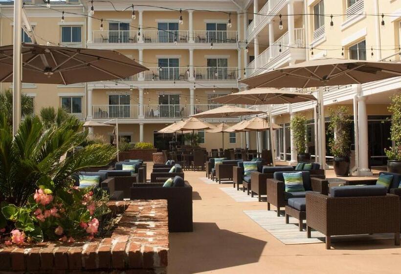 هتل Courtyard Charleston Waterfront