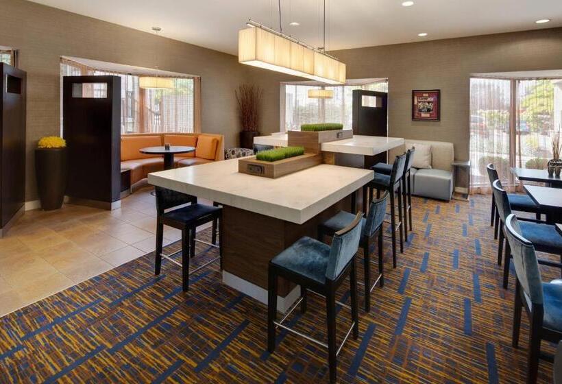هتل Courtyard Cleveland Beachwood