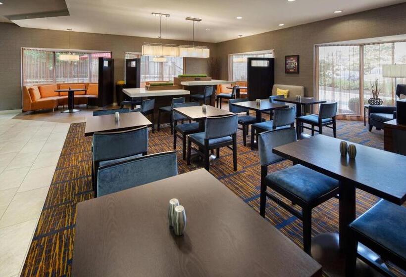 هتل Courtyard Cleveland Beachwood