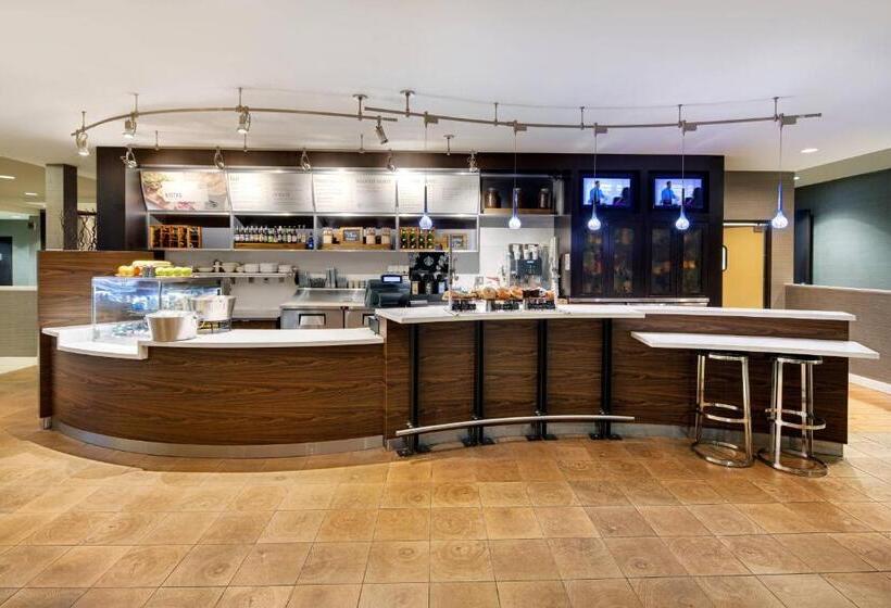 هتل Courtyard Cleveland Beachwood