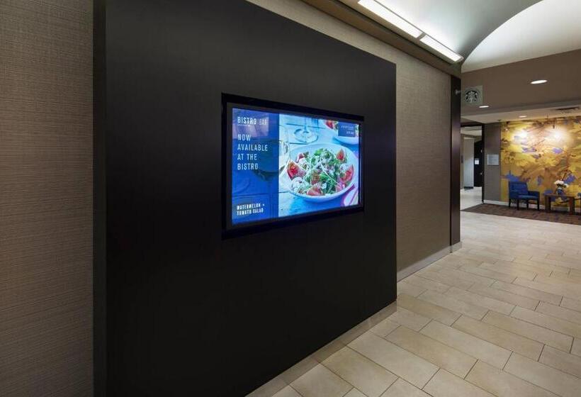 هتل Courtyard Cleveland Beachwood