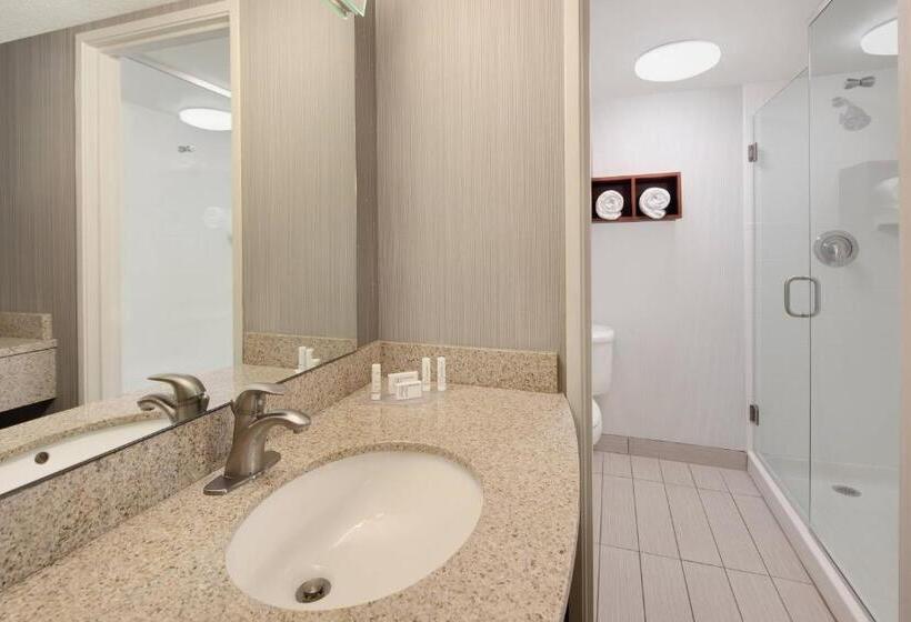 هتل Courtyard Cleveland Beachwood