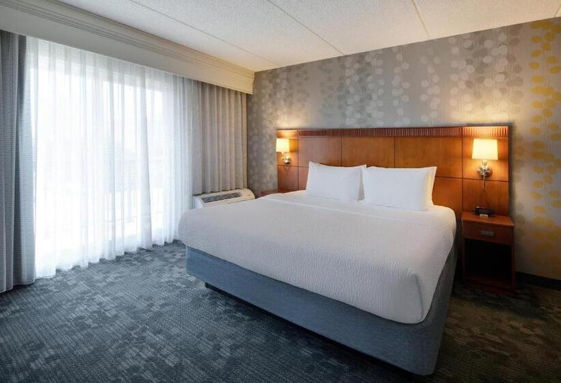 هتل Courtyard Cleveland Beachwood