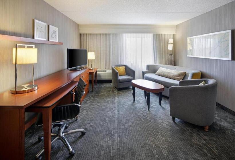 هتل Courtyard Cleveland Beachwood