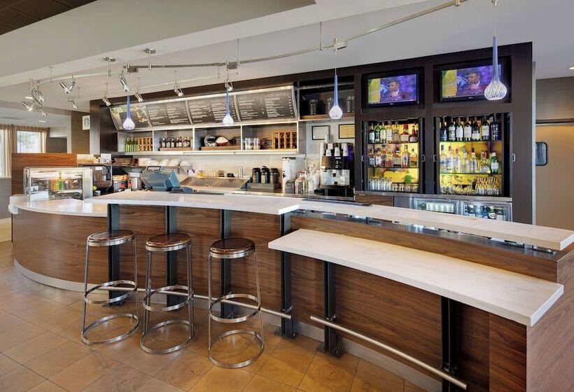 Отель Courtyard Detroit Southfield