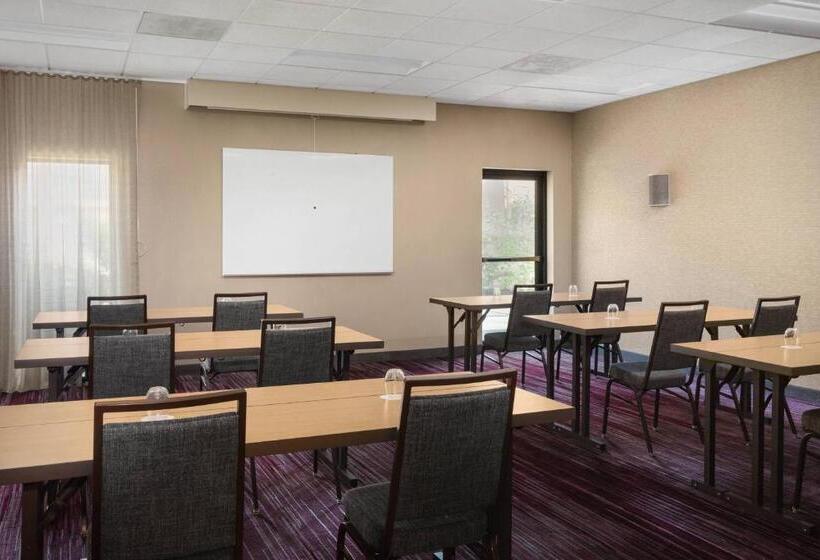فندق Courtyard By Marriott Fishkill