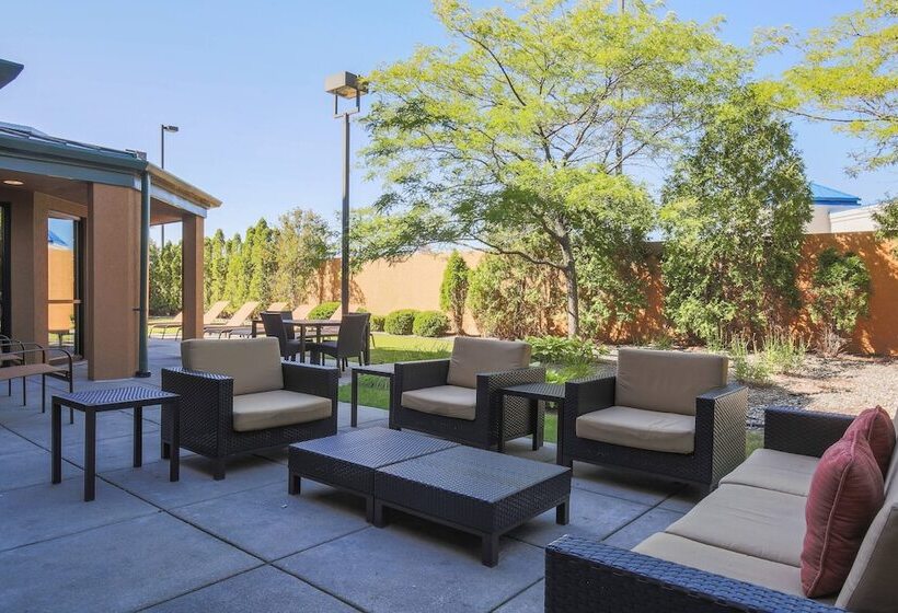 هتل Courtyard By Marriott Flint Grand Blanc