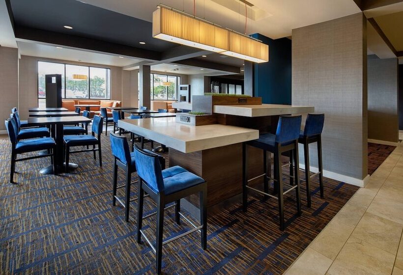 هتل Courtyard Grand Rapids Airport