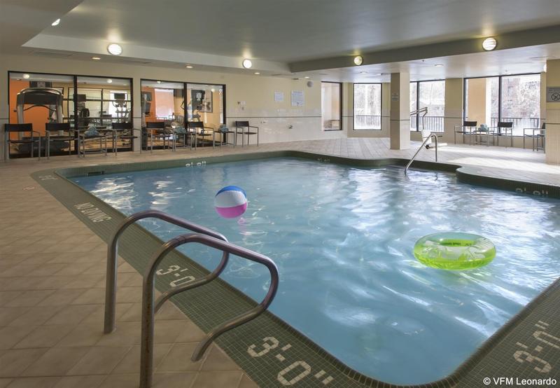 هتل Courtyard Grand Rapids Airport
