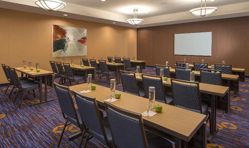 هتل Courtyard Grand Rapids Airport