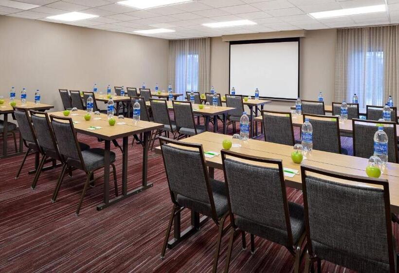 هتل Courtyard By Marriott Pittsburgh Airport