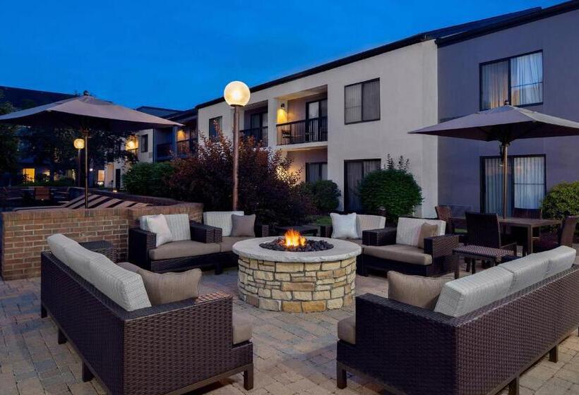 هتل Courtyard By Marriott Pittsburgh Airport