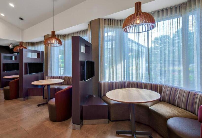 هتل Courtyard By Marriott Pittsburgh Airport