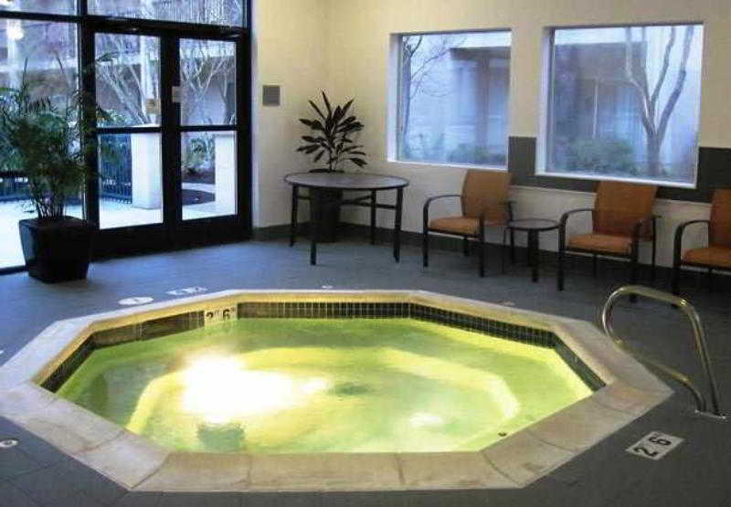 هتل Courtyard By Marriott Portland Hillsboro