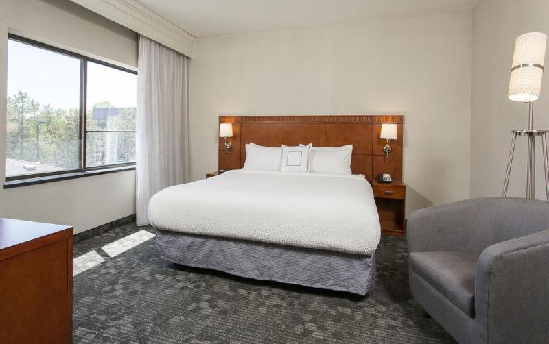 هتل Courtyard Rochester Brighton