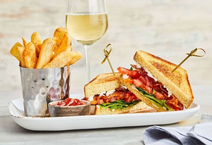 هتل Courtyard By Marriott Springfield