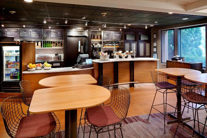 호텔 Courtyard By Marriott State College