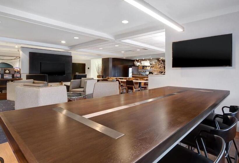 호텔 Courtyard By Marriott State College
