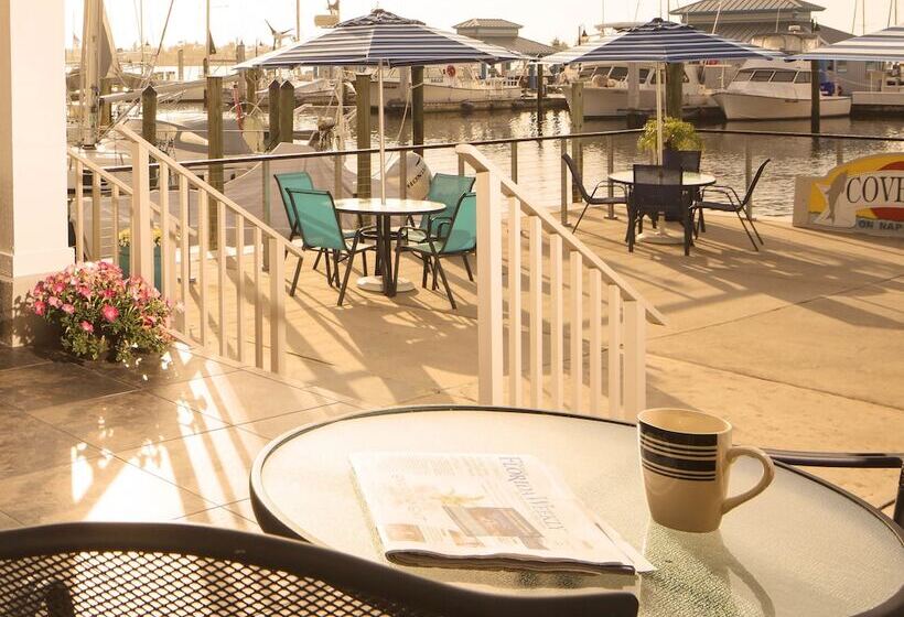 فندق Cove Inn On Naples Bay