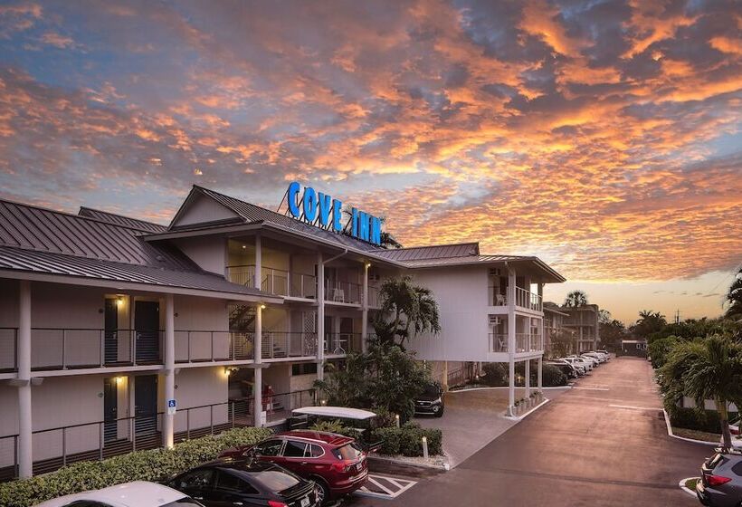 فندق Cove Inn On Naples Bay