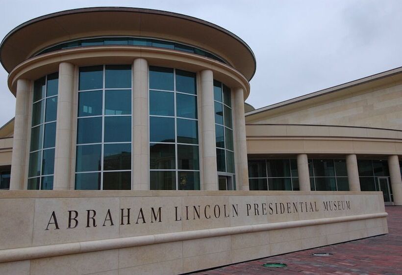 هتل Crowne Plaza Springfield Convention Center, An Ihg