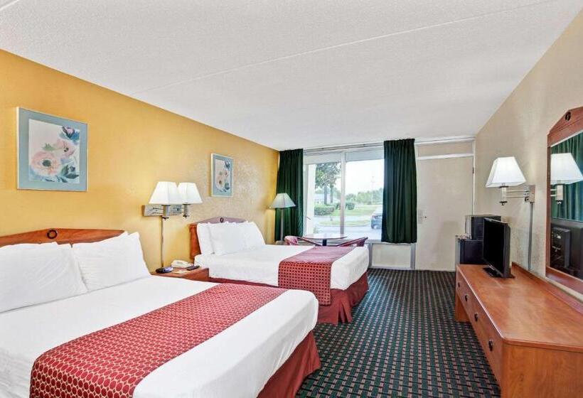 هتل Days Inn By Wyndham Clarksville Tn