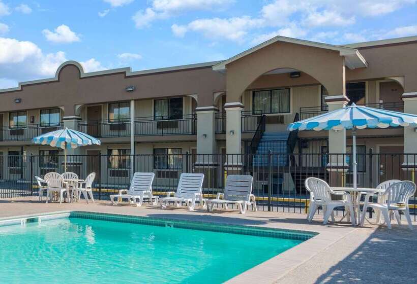 Отель Days Inn By Wyndham San Marcos