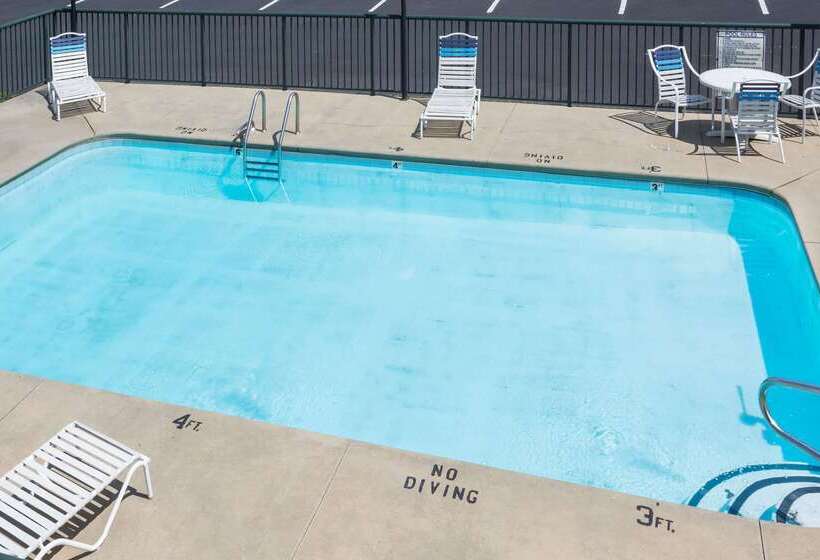 酒店 Days Inn By Wyndham Sanford