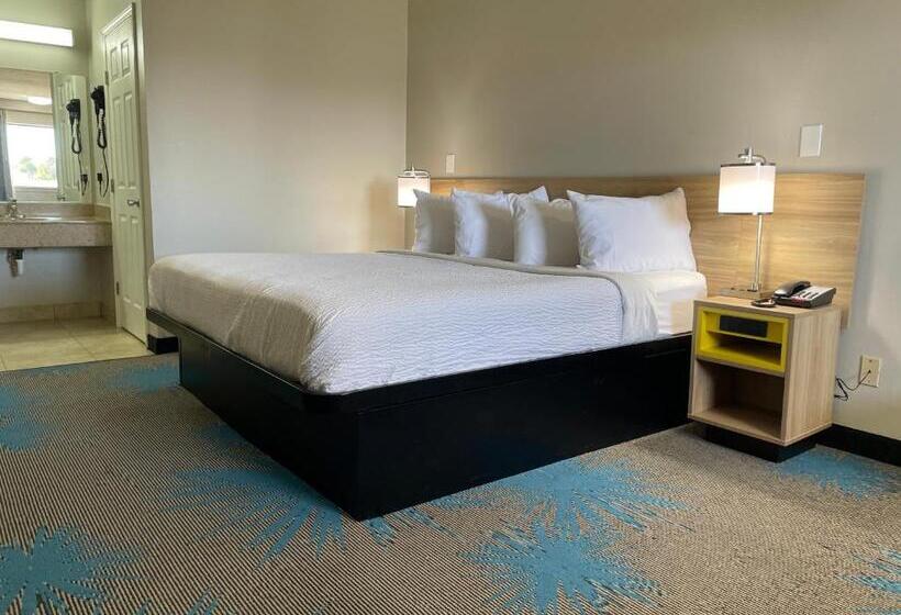هتل Days Inn By Wyndham Temple