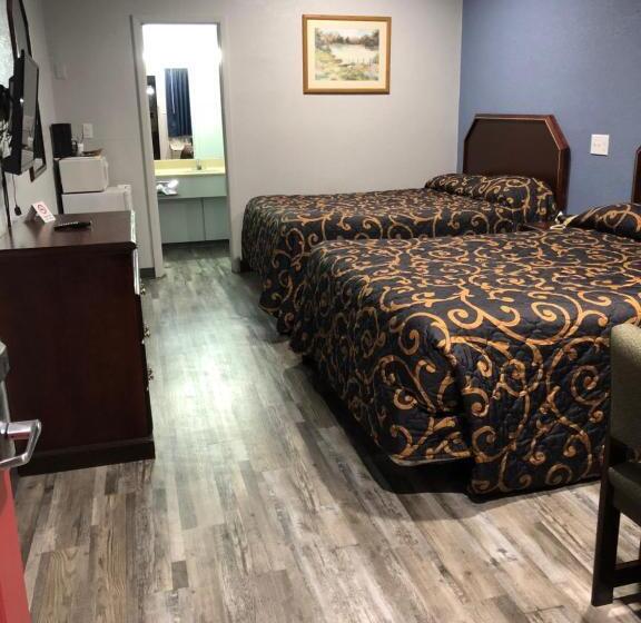 هتل Delux Inn Cleburne